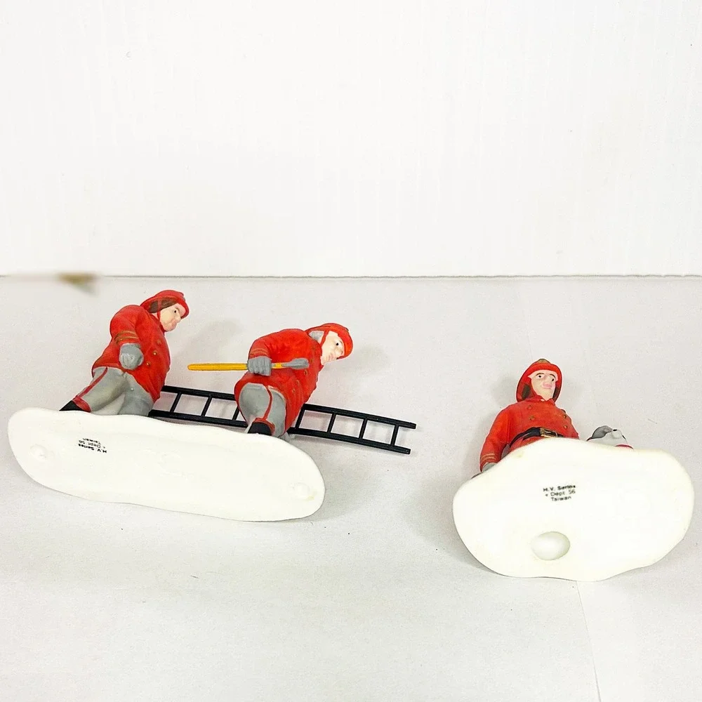 Department 56 Heritage‎ Village Fire Brigade Firemen Dog Set of 2